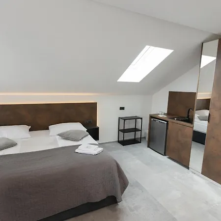 D8 Bed & Breakfast 3*