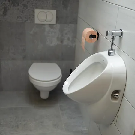 D8 לינה וארוחת בוקר 3*