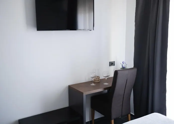 Alojamento de Acomodação e Pequeno-almoço D8 Zadar