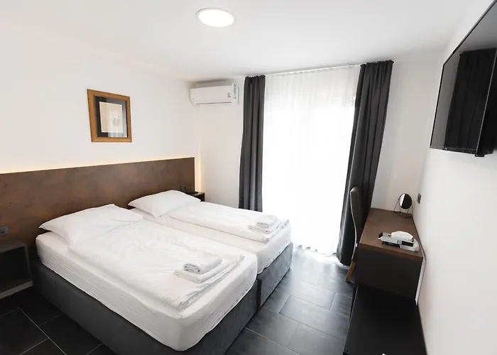 Alojamento de Acomodação e Pequeno-almoço D8 3*