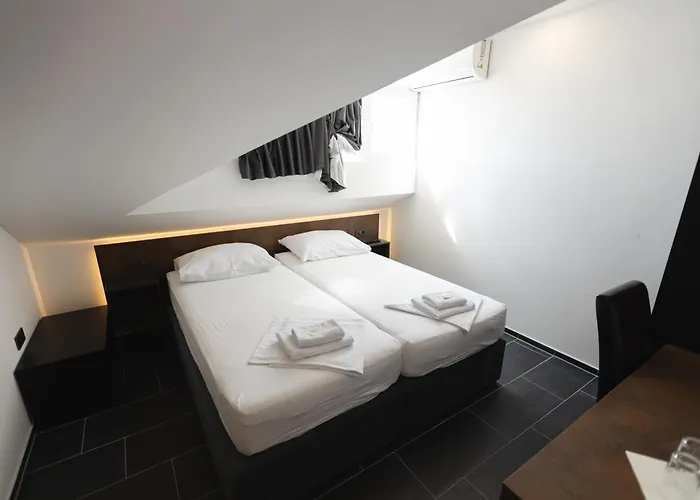 ベッド・アンド・ブレックファスト D8 3*