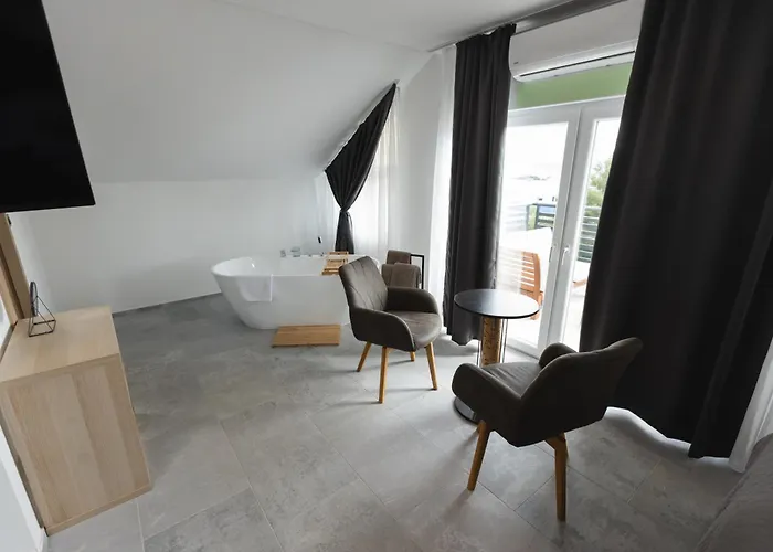 Alojamento de Acomodação e Pequeno-almoço D8 3*